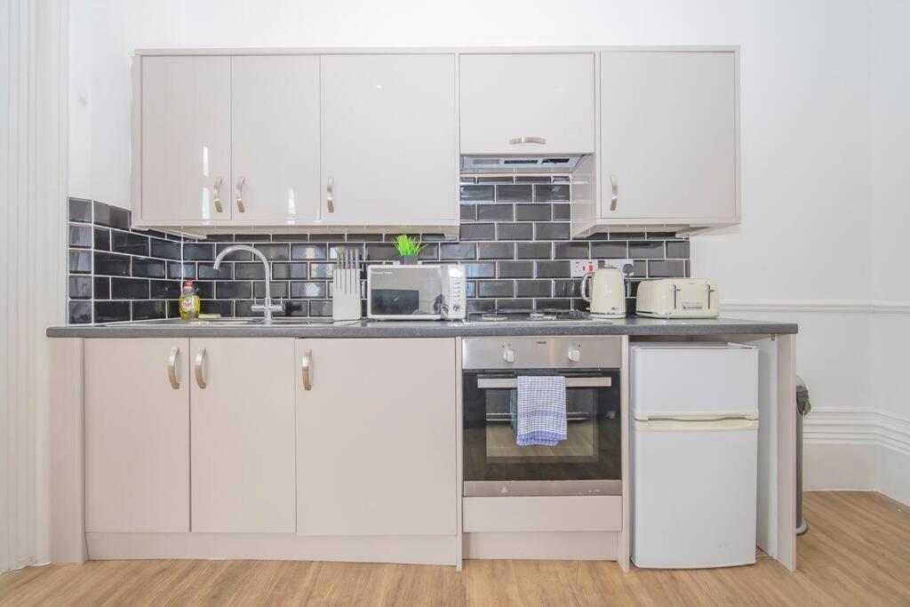 Flash Sales Offer - Any Week Day No Minimum Night Restrictions Central Hove 1 Bedroom Flat Bn38Bru02 Buitenkant foto
